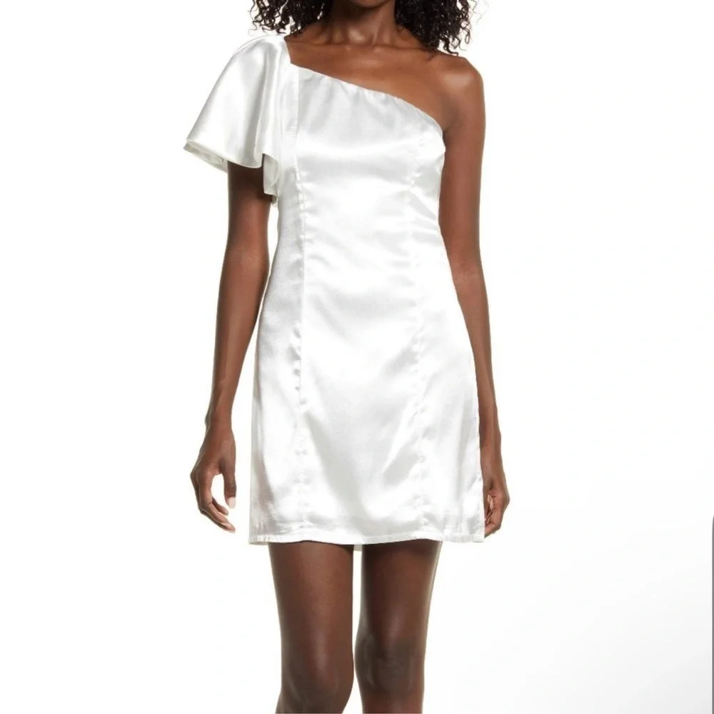Lulu’s Love The Applause White Satin One Shoulder Dress Large